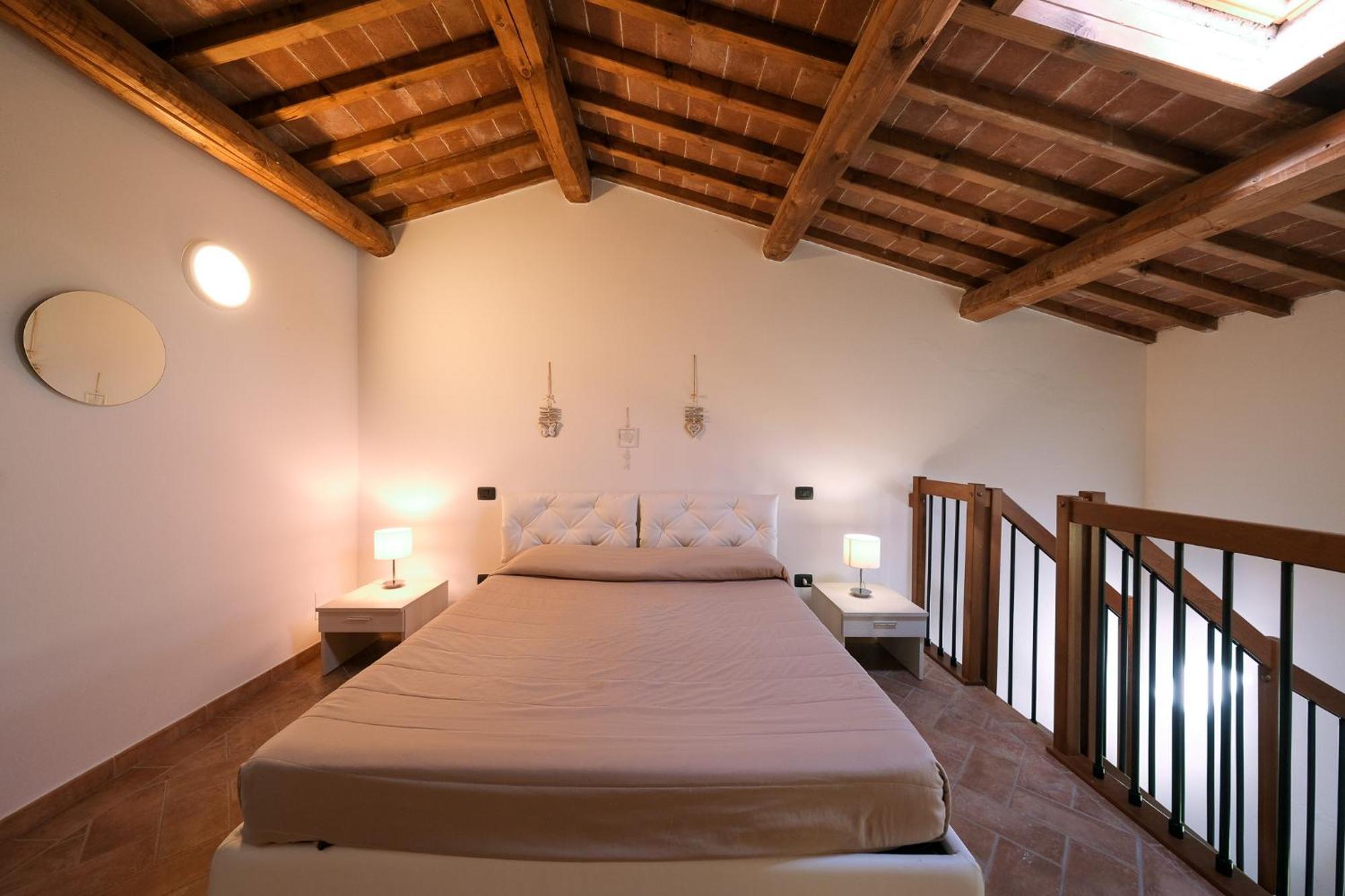 San Ruffino Apartments Lari Eksteriør bilde